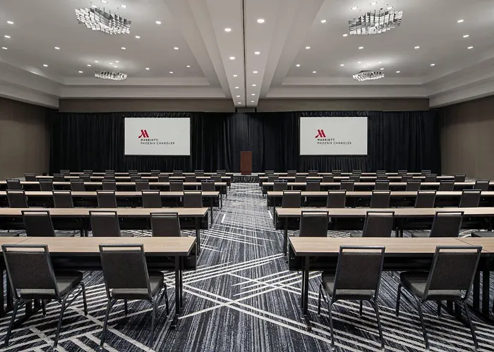 Marriott Phoenix Hotel 4*