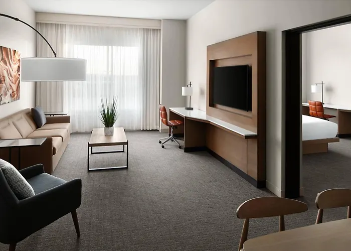 Marriott Phoenix Hotel 4*