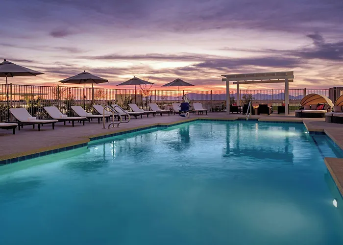 Marriott Phoenix Hotel 4*
